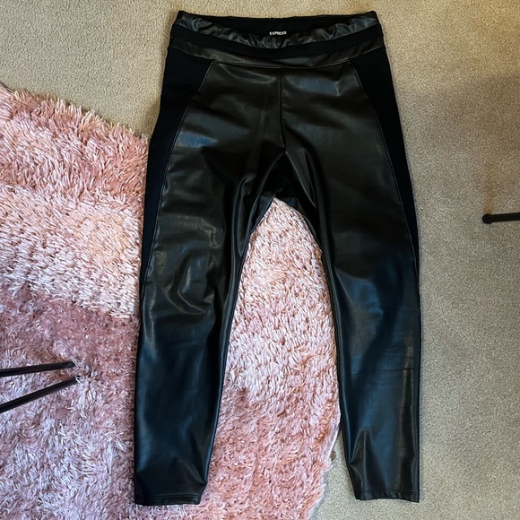 Express Faux Black Leather Leggings size L - Picture 4 of 5
